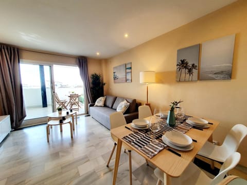 Cozy Apartment on the Beach Apartment in Sitio de Calahonda