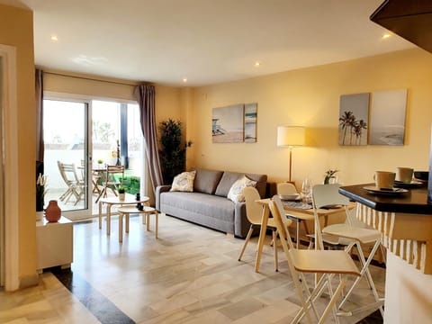 Cozy Apartment on the Beach Apartment in Sitio de Calahonda