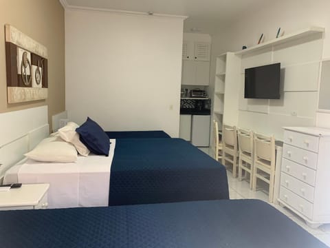 Bed, Kitchen or kitchenette, Bedroom