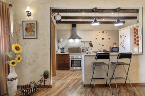 Kitchen or kitchenette, Living room