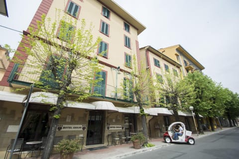 Facade/entrance, Parking