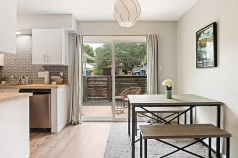 Charming South Austin 2 Bedroom Home House in South Congress