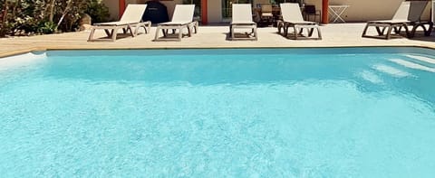 Toilet, Day, Coffee/tea facilities, Decorative detail, Pool view, Swimming pool, children, dishwasher, heating, internet, microwave, oven, stove, sunbed, towels, washing machine, kitchen, air conditioner