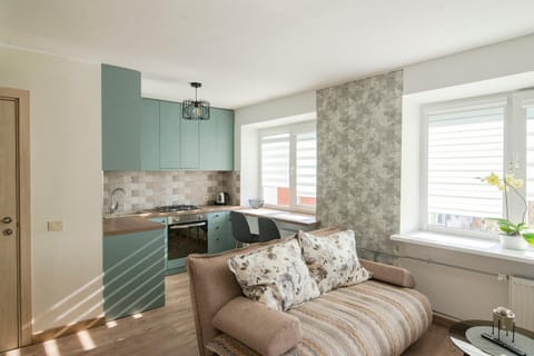 Kitchen or kitchenette, Seating area, Communal kitchen