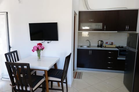 TV and multimedia, Kitchen or kitchenette, Dining area, oven, pet friendly, stove