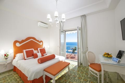 TV and multimedia, Balcony/Terrace, Photo of the whole room, Bedroom, Sea view, Breakfast, hair dresser, air conditioner