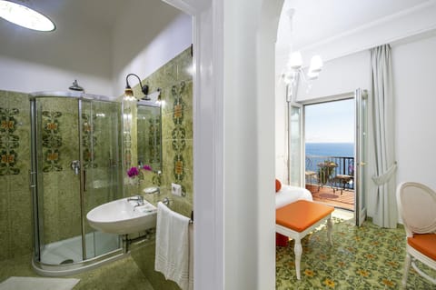 Shower, Bathroom, Sea view, Breakfast, air conditioner