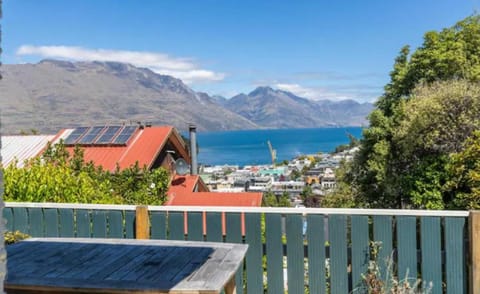 Balcony/Terrace, Lake view, Mountain view