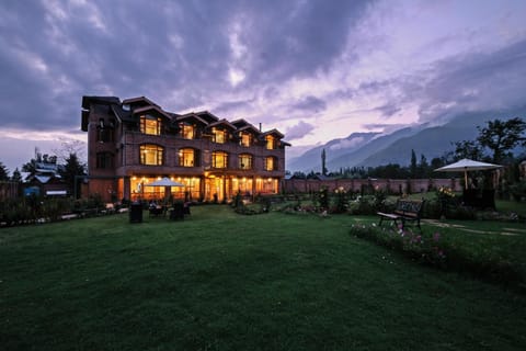 Property building, Day, Natural landscape, Garden view, Mountain view