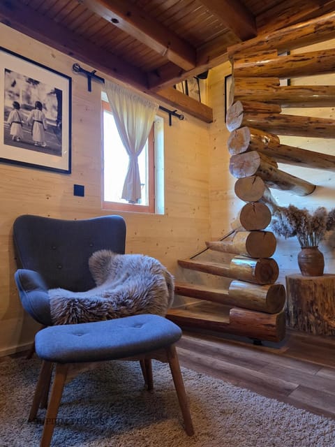 House Forest with HOT TUB House in Lika-Senj County