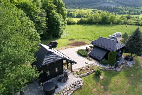 House Forest with HOT TUB House in Lika-Senj County