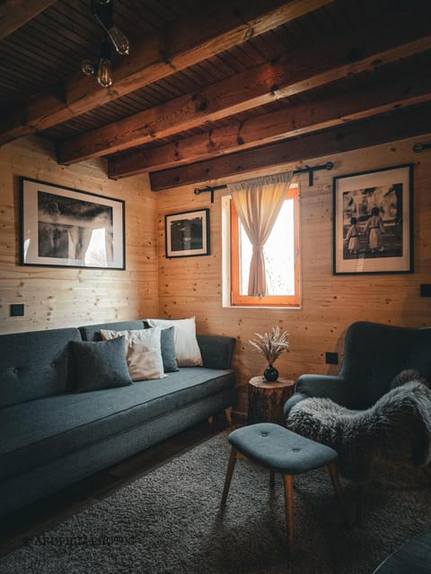 House Forest with HOT TUB House in Lika-Senj County