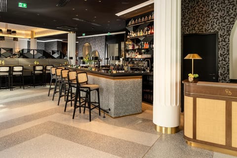 Lounge or bar, Lounge or bar