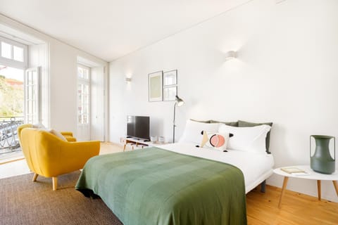 Bed, TV and multimedia, View (from property/room), Balcony/Terrace, Living room, Photo of the whole room, Seating area, Bedroom