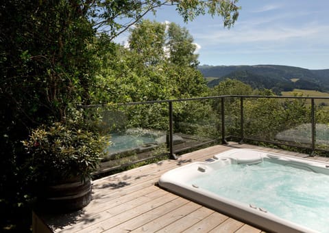 Hot Tub, Hot Tub