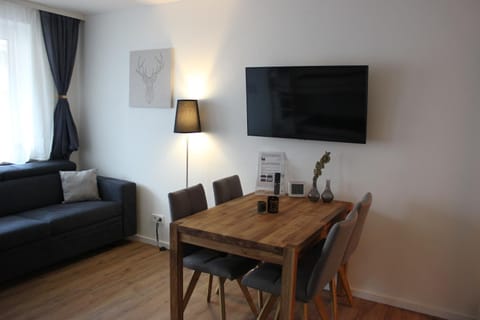 TV and multimedia, Seating area, Dining area