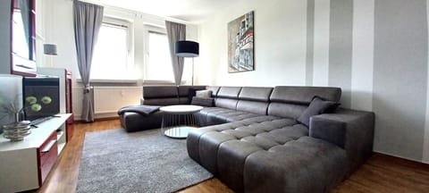 Communal lounge/ TV room, TV and multimedia, Living room, Evening entertainment