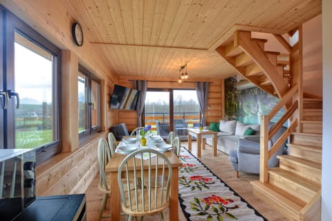 View (from property/room), Balcony/Terrace, Living room, Seating area, Dining area