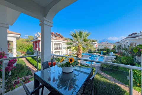 Garden, View (from property/room), Balcony/Terrace, Dining area, Garden view, Pool view, Swimming pool, sunbed