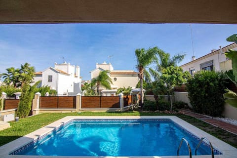 Modern beach villa with parking and private pool Villa in Torremolinos
