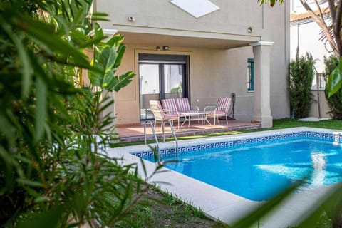 Modern beach villa with parking and private pool Villa in Torremolinos