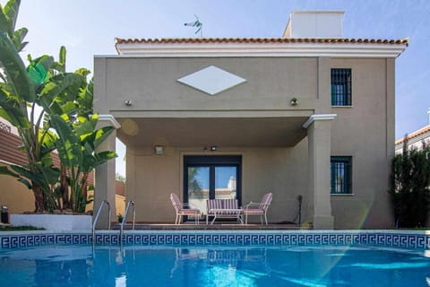 Modern beach villa with parking and private pool Villa in Torremolinos