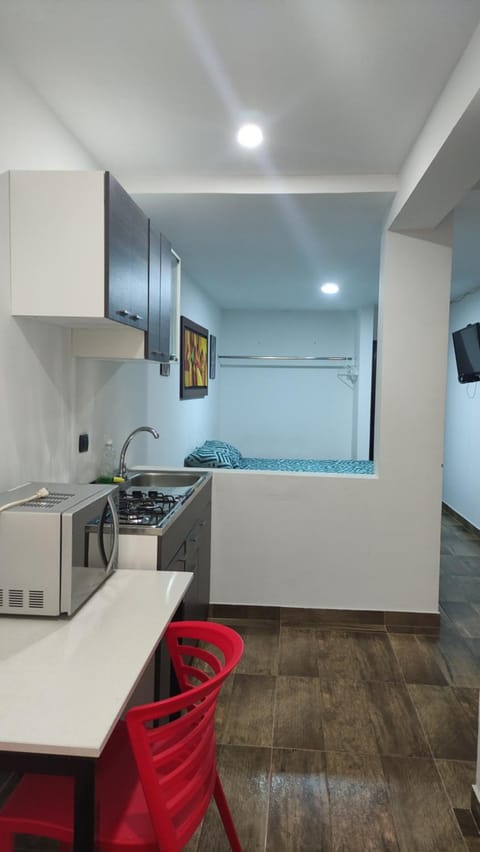 Kitchen or kitchenette, minibar