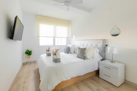 Photo of the whole room, Bedroom