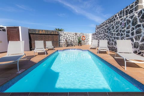 Swimming pool, sunbed