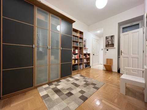 Facade/entrance, Library