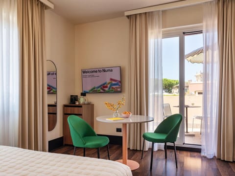 TV and multimedia, Photo of the whole room, Seating area, Dining area