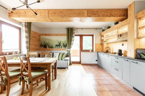 Kitchen or kitchenette, Living room, Seating area, Dining area