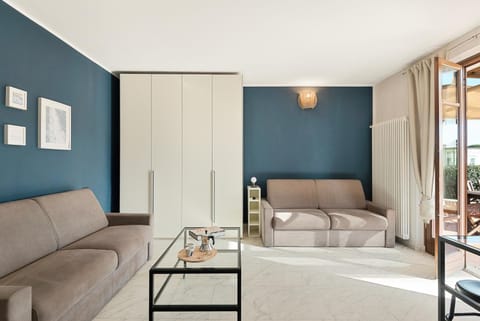 Splendido monolocale con spazioso giardino e veranda a 500 mt dal mare Apartment in Marina di Carrara