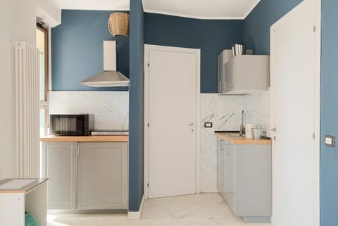 Splendido monolocale con spazioso giardino e veranda a 500 mt dal mare Apartment in Marina di Carrara