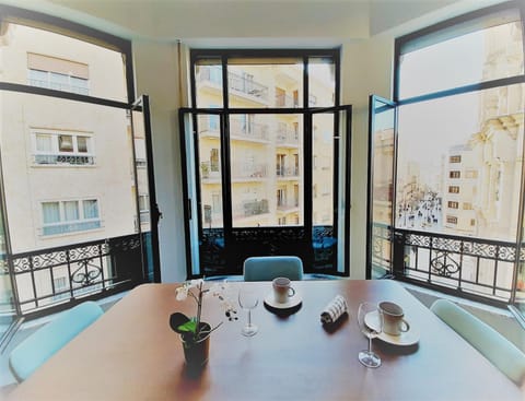 Dining area, City view
