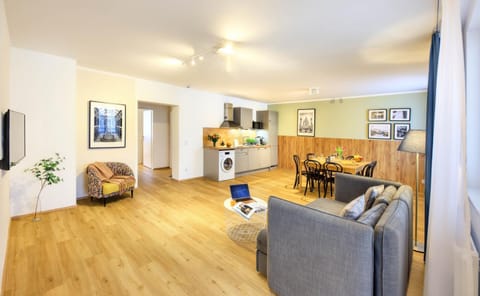 TV and multimedia, Living room, Seating area, Dining area