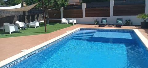 Pool view, Swimming pool, sunbed