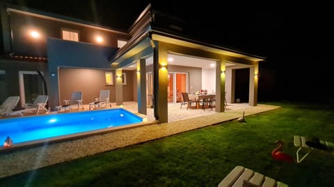 Property building, Swimming pool