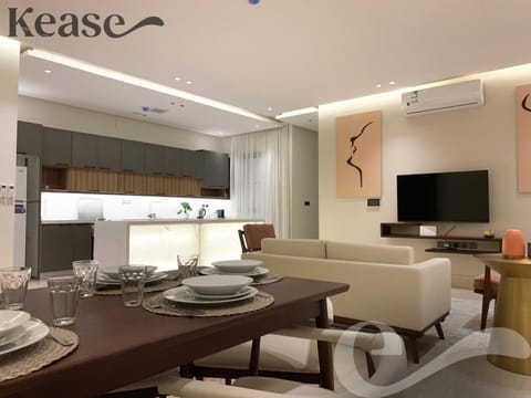 Property building, Communal lounge/ TV room, TV and multimedia, Living room, Seating area, Dining area, Evening entertainment