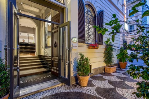 Facade/entrance