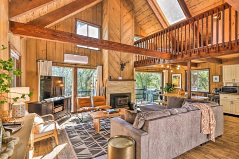 Near Trails Cabin with 2-Level Deck in Twain Harte Cabin in Twain Harte