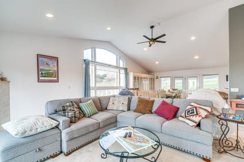 Inviting Great Falls Home with Wraparound Deck! House in Great Falls