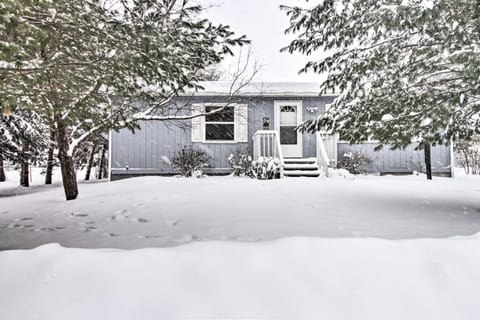 Cozy Crosby Cabin Near Serpent Lake and Main St Cabin in Crosby
