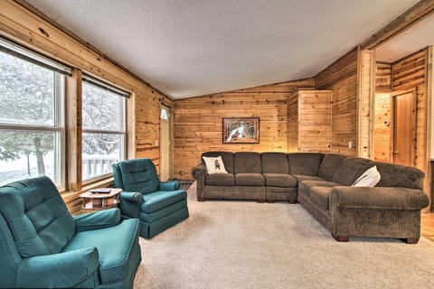 Cozy Crosby Cabin Near Serpent Lake and Main St Cabin in Crosby