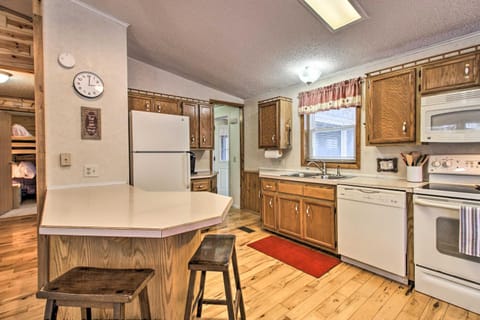 Cozy Crosby Cabin Near Serpent Lake and Main St Cabin in Crosby