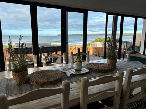 Natural landscape, Balcony/Terrace, Living room, Seating area, Dining area, Sea view