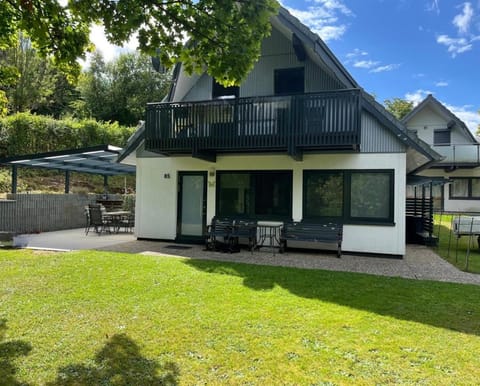 Property building, Garden, Balcony/Terrace, Seating area, Garden view