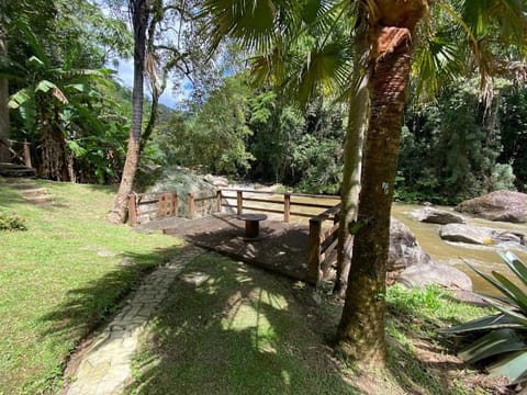 Lumiar chalé colonial lareira deck para beira rio particular e reservado área de lazer pertinho centro do bairro House in State of Rio de Janeiro