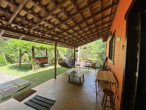 Lumiar chalé colonial lareira deck para beira rio particular e reservado área de lazer pertinho centro do bairro House in State of Rio de Janeiro