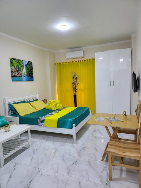 Bed, TV and multimedia, Living room, Photo of the whole room, Seating area, Dining area, wardrobe, air conditioner